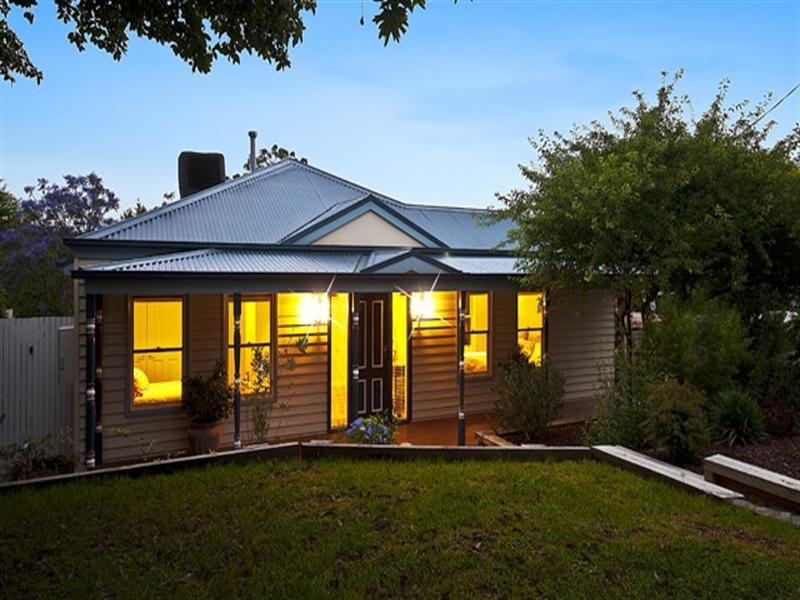 32 Benbow Crescent, Boronia VIC 3155