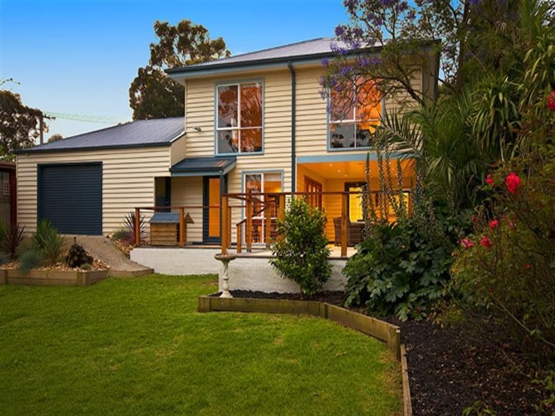 32 Benbow Crescent, Boronia VIC 3155