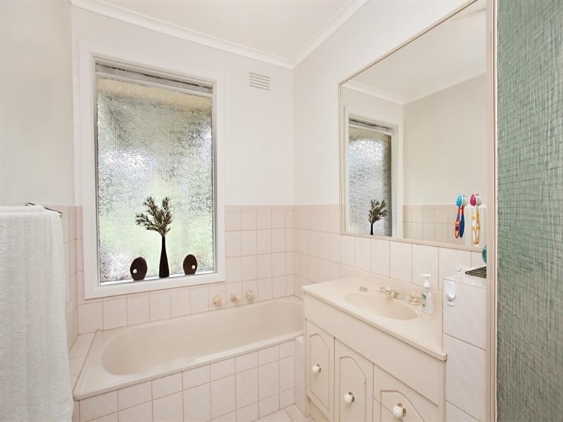 18 Cornhill Street, Ferntree Gully VIC 3156