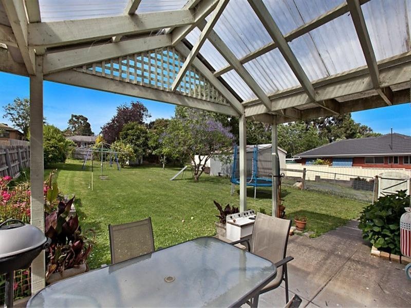 18 Cornhill Street, Ferntree Gully VIC 3156
