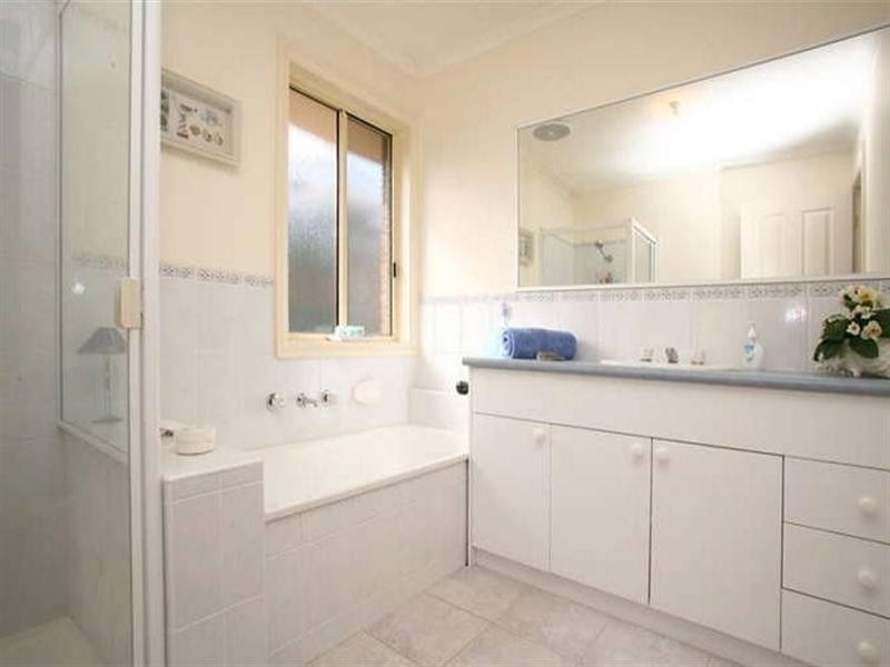 19 Ashton Road, Ferntree Gully VIC 3156