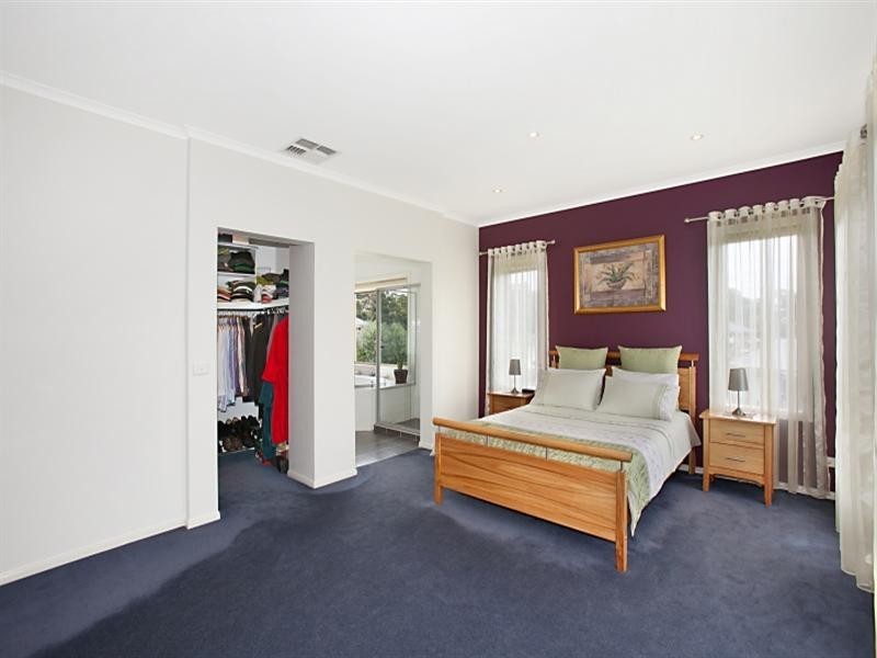 7 Lake Park Court, Lysterfield South VIC 3156