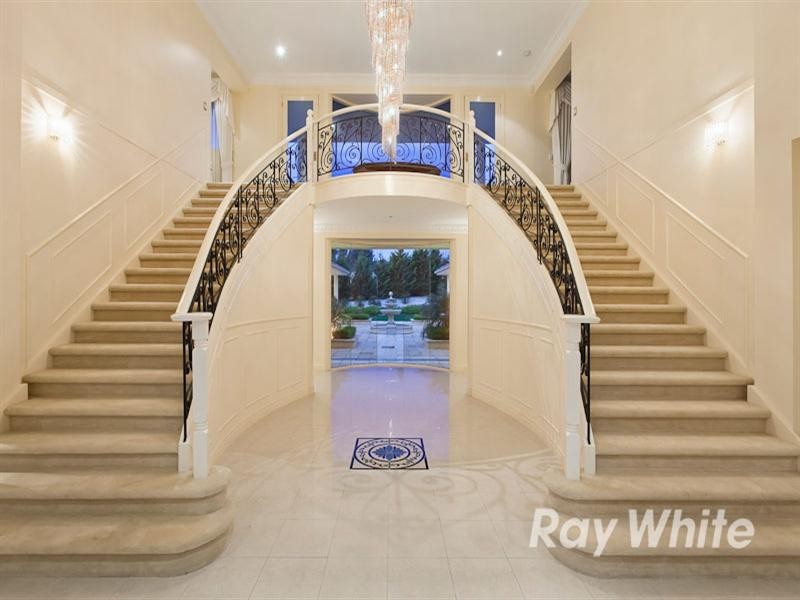 81 Grange Drive, Lysterfield VIC 3156