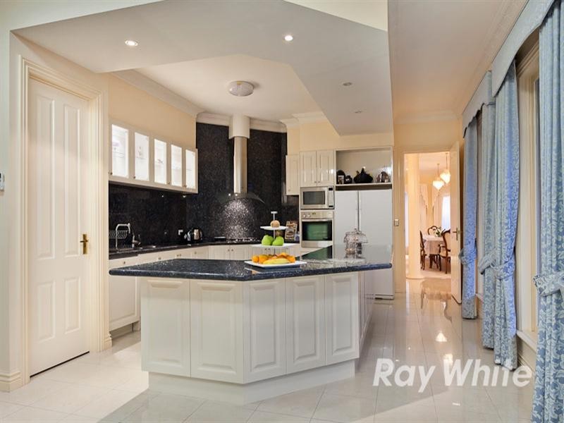 81 Grange Drive, Lysterfield VIC 3156