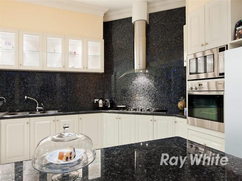 81 Grange Drive, Lysterfield VIC 3156