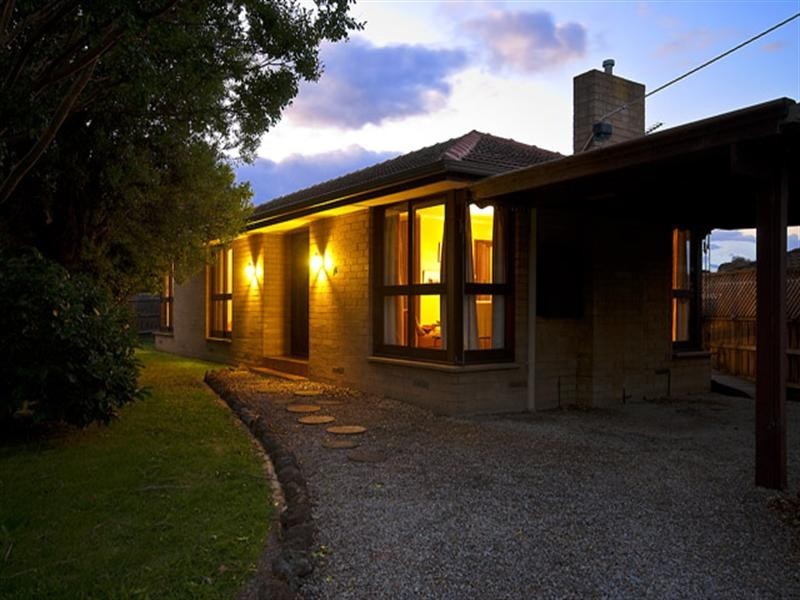 18 Sherwood Avenue, Ringwood East VIC 3135