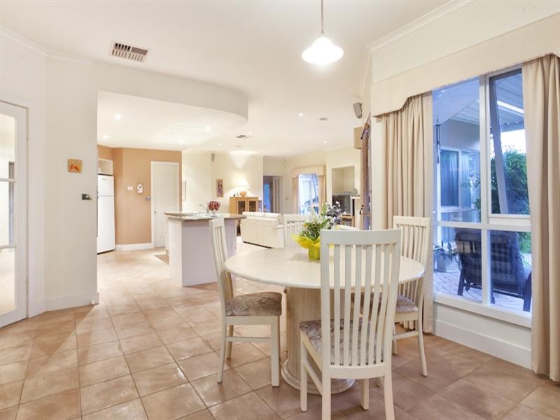 8 Parkview Terrace, Lysterfield South VIC 3156