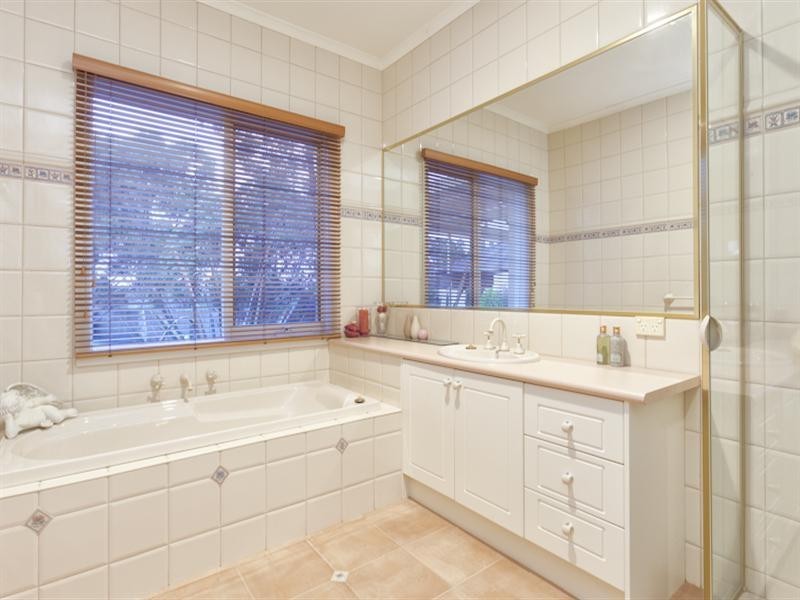 8 Parkview Terrace, Lysterfield South VIC 3156