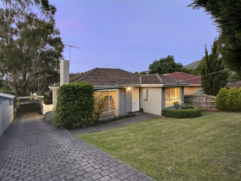 12 Blackwood Park Road, Ferntree Gully VIC 3156