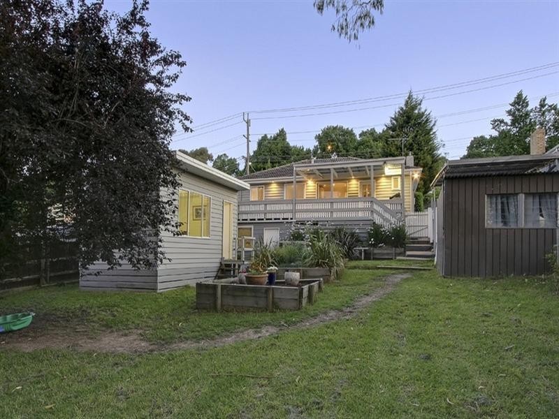 12 Blackwood Park Road, Ferntree Gully VIC 3156