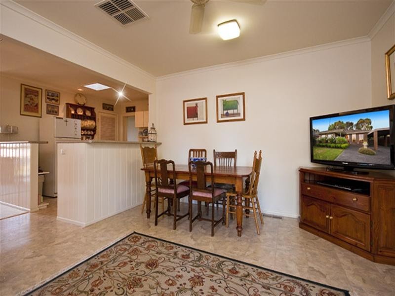 37 Folkstone Crescent, Ferntree Gully VIC 3156