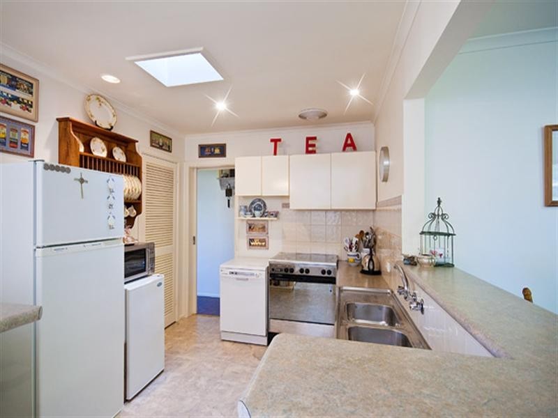 37 Folkstone Crescent, Ferntree Gully VIC 3156