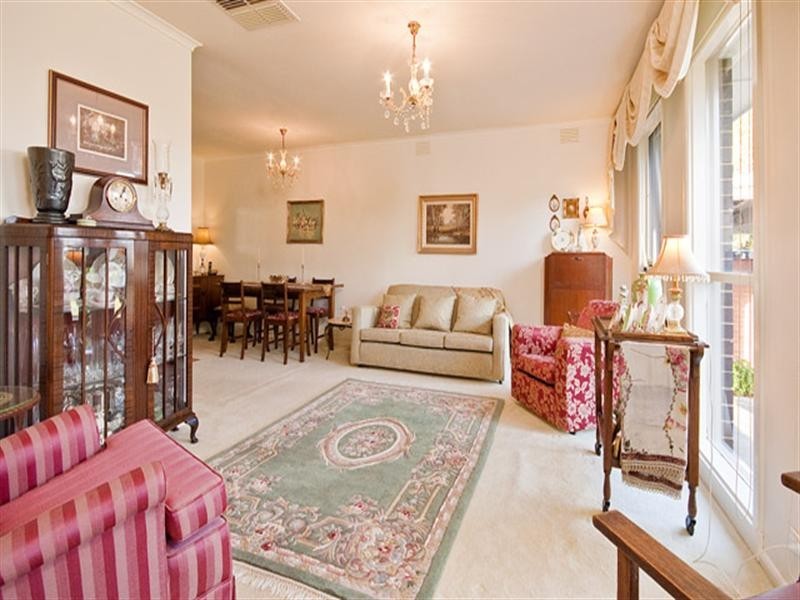 37 Folkstone Crescent, Ferntree Gully VIC 3156