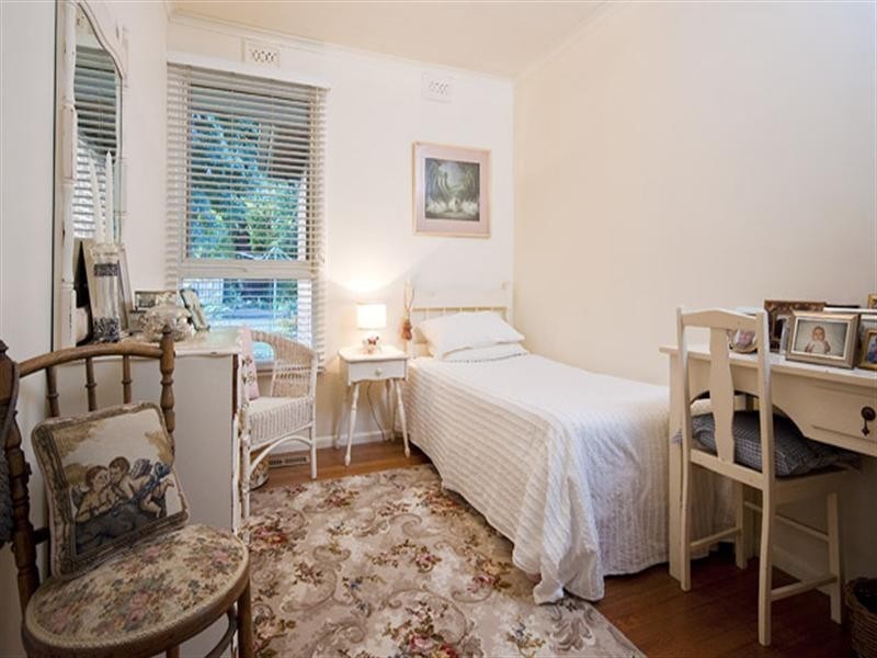 37 Folkstone Crescent, Ferntree Gully VIC 3156