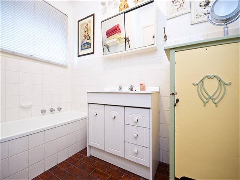 37 Folkstone Crescent, Ferntree Gully VIC 3156