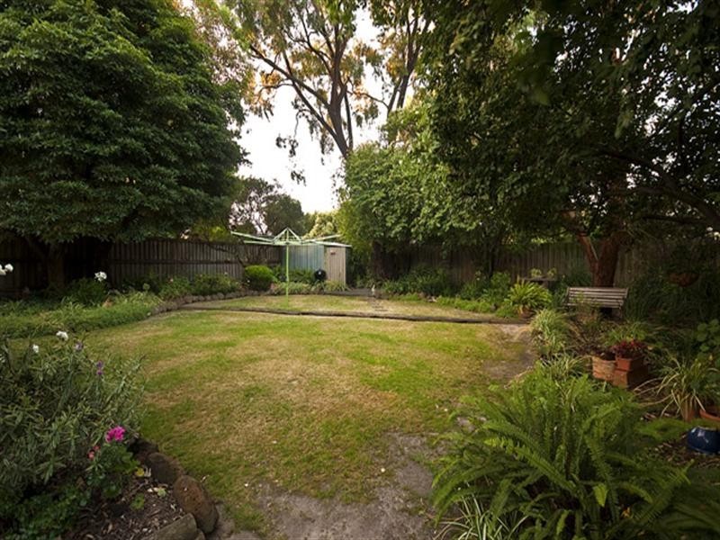 37 Folkstone Crescent, Ferntree Gully VIC 3156