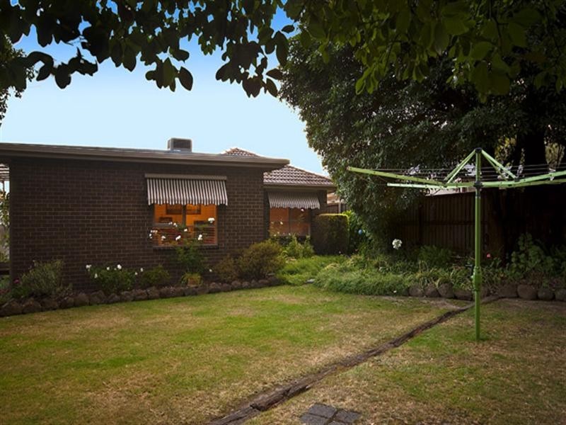 37 Folkstone Crescent, Ferntree Gully VIC 3156