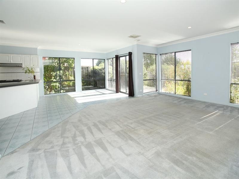 37 Sovereign Crest Boulevard, Rowville VIC 3178