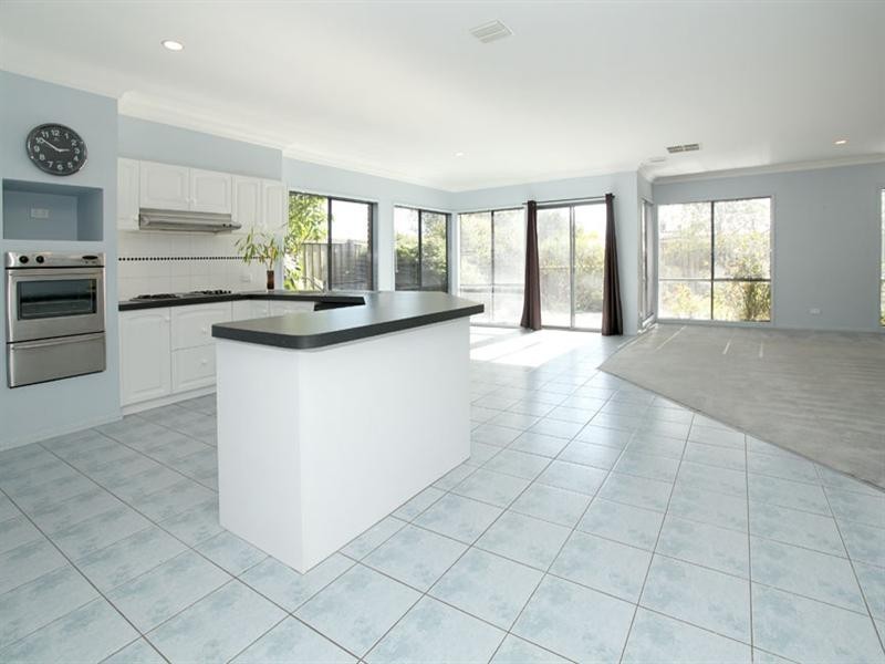 37 Sovereign Crest Boulevard, Rowville VIC 3178
