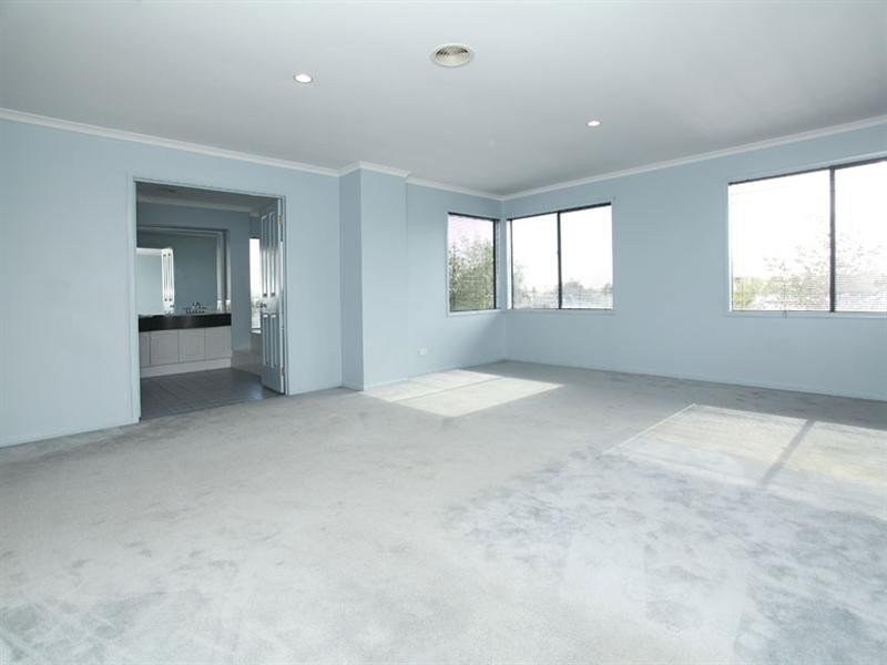 37 Sovereign Crest Boulevard, Rowville VIC 3178