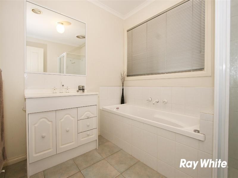 2/194 Blackwood Park Road, Rowville VIC 3178