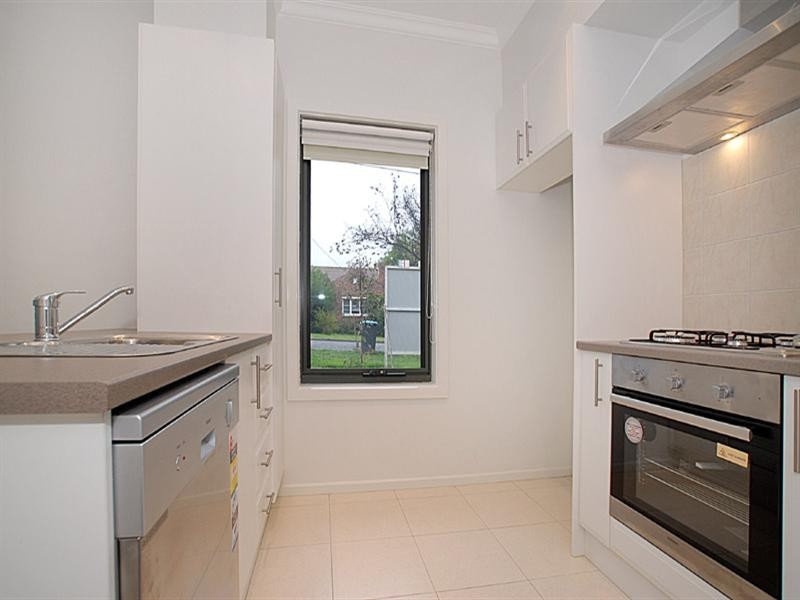 1/10 Tulip Crescent, Boronia VIC 3155