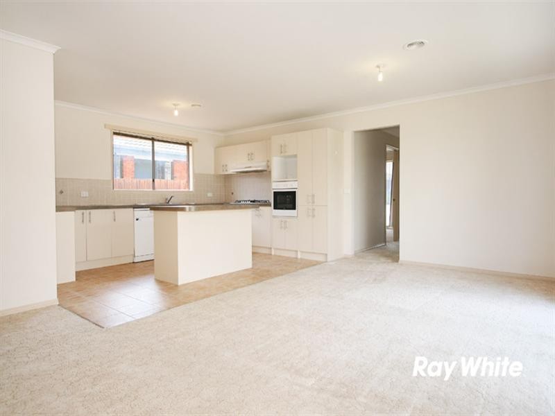 17 Cornwell Crescent, Cranbourne East VIC 3977