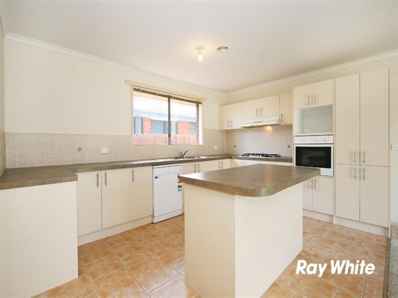 17 Cornwell Crescent, Cranbourne East VIC 3977