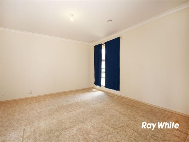 17 Cornwell Crescent, Cranbourne East VIC 3977