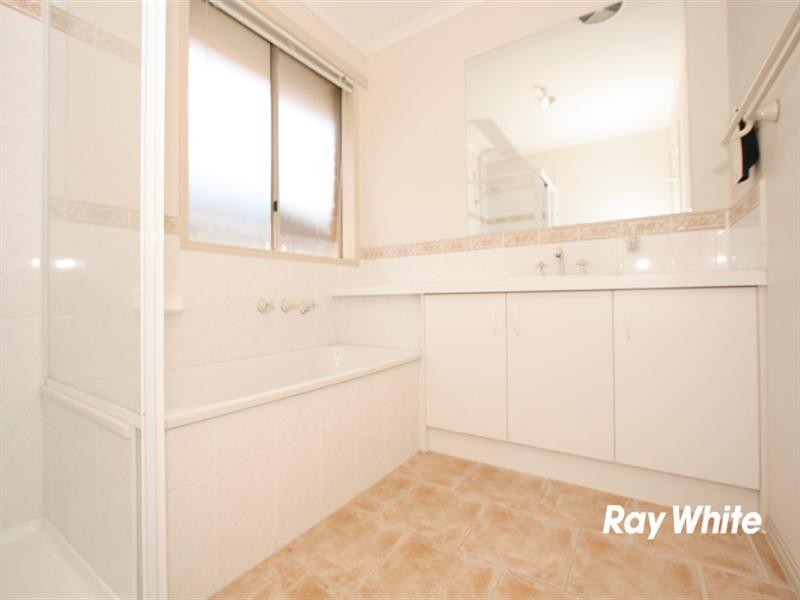 17 Cornwell Crescent, Cranbourne East VIC 3977