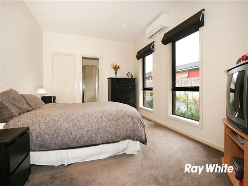 2/15 Pinnacle Avenue, Ferntree Gully VIC 3156