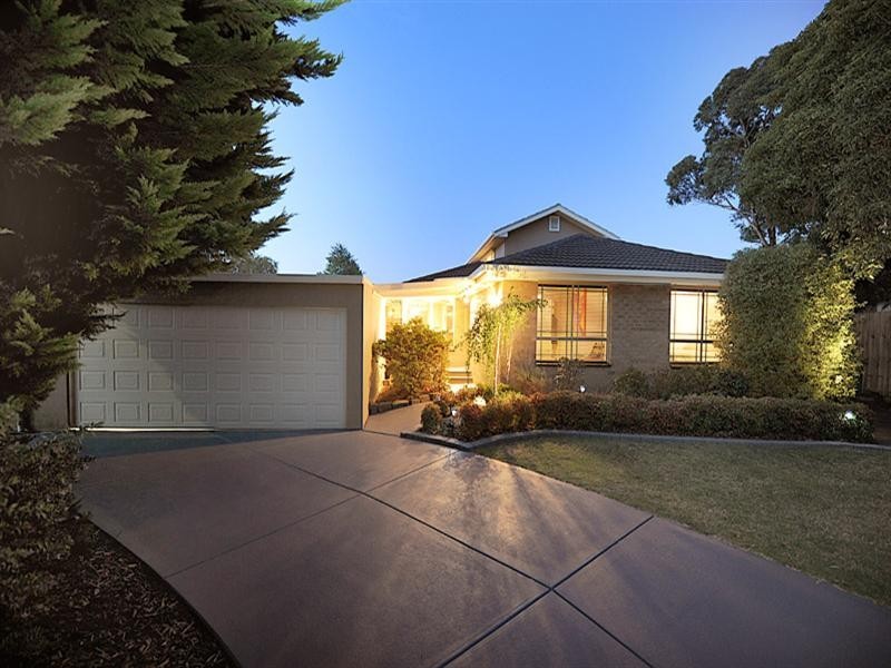 8 Gum Court, Knoxfield VIC 3180