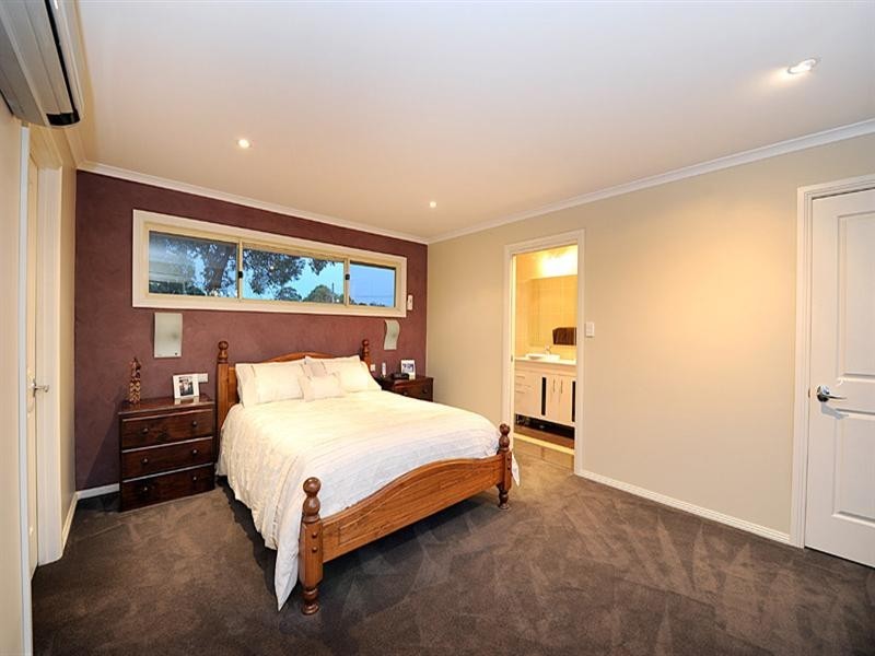 8 Gum Court, Knoxfield VIC 3180