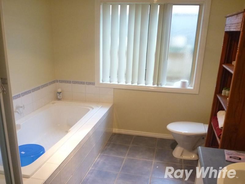 4 Otley Way, Cranbourne East VIC 3977