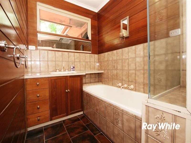 10 Adele Avenue, Ferntree Gully VIC 3156