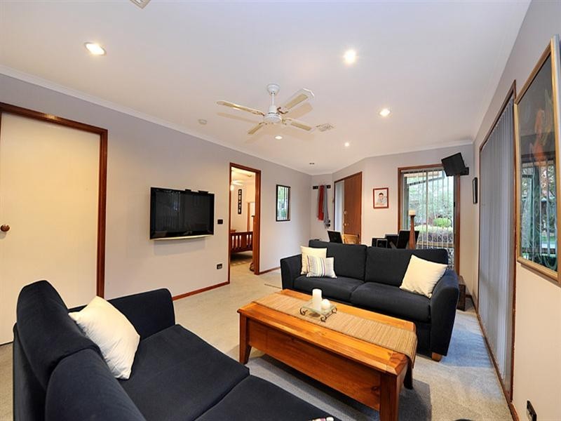 18 Liviana Drive, Rowville VIC 3178