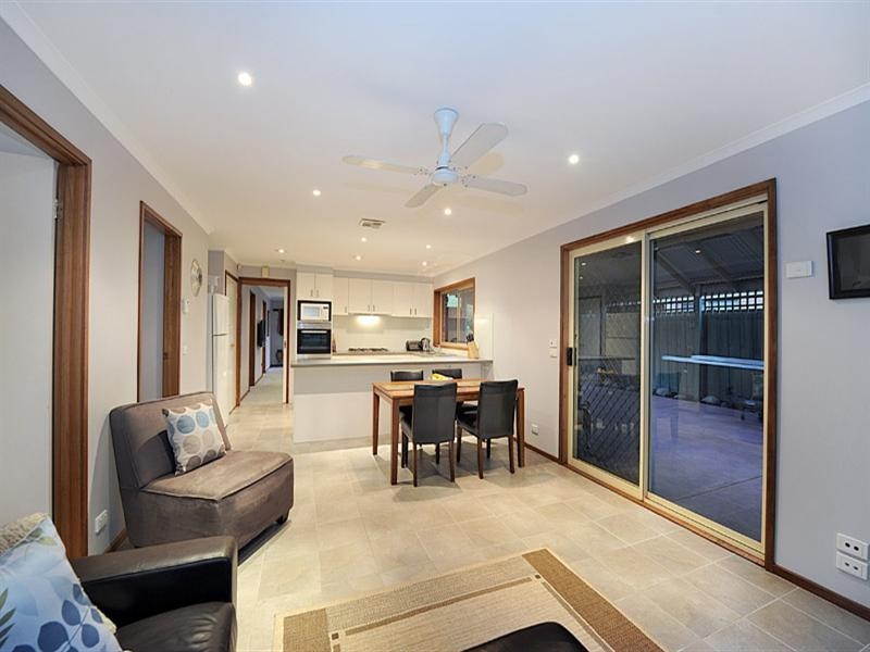 18 Liviana Drive, Rowville VIC 3178