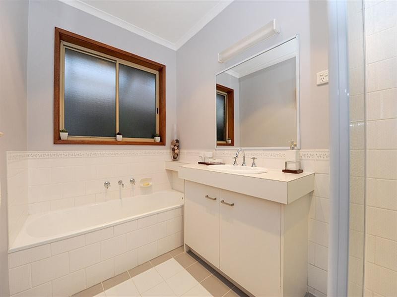 18 Liviana Drive, Rowville VIC 3178