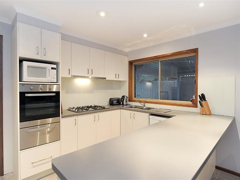 18 Liviana Drive, Rowville VIC 3178