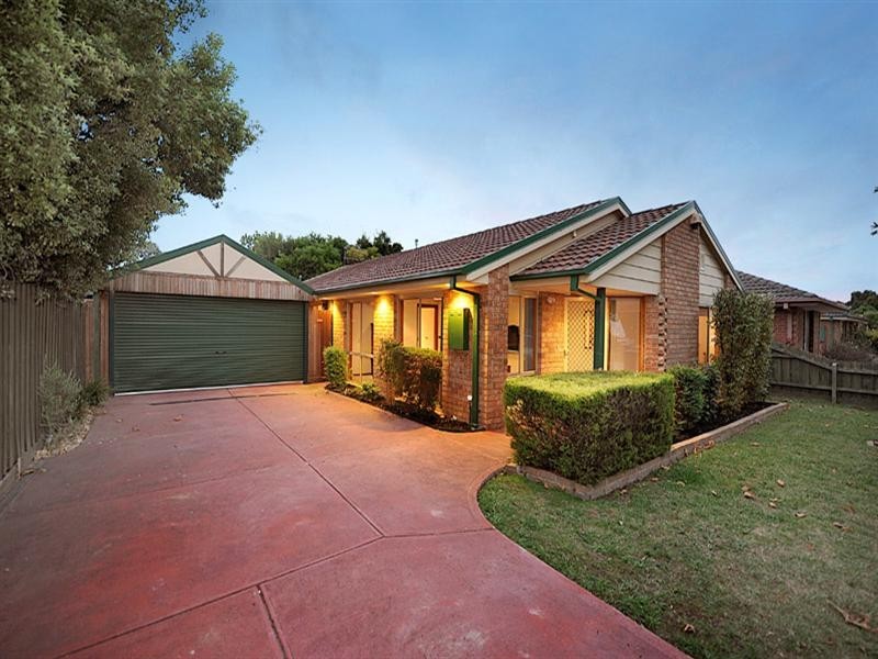 18 Liviana Drive, Rowville VIC 3178