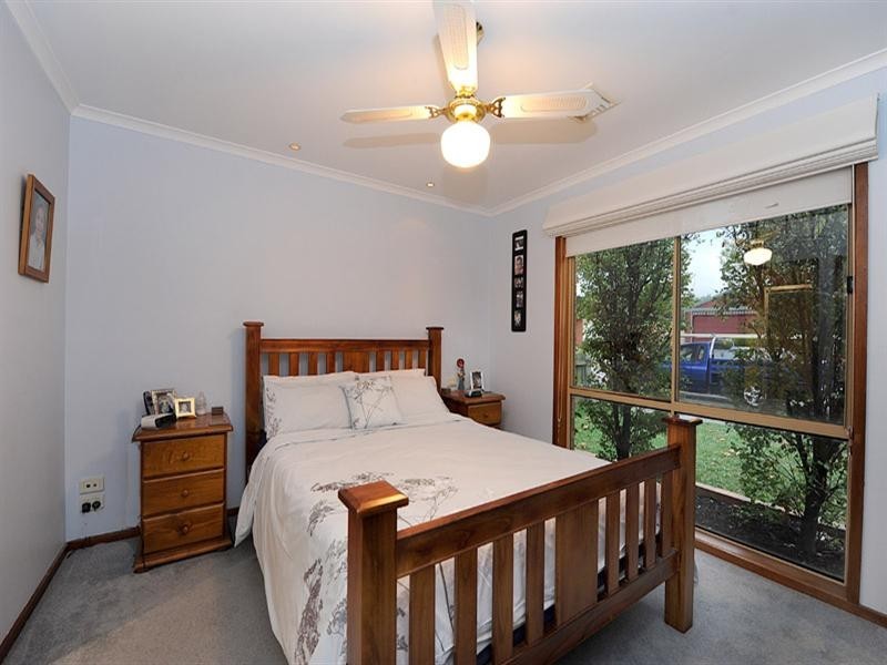 18 Liviana Drive, Rowville VIC 3178