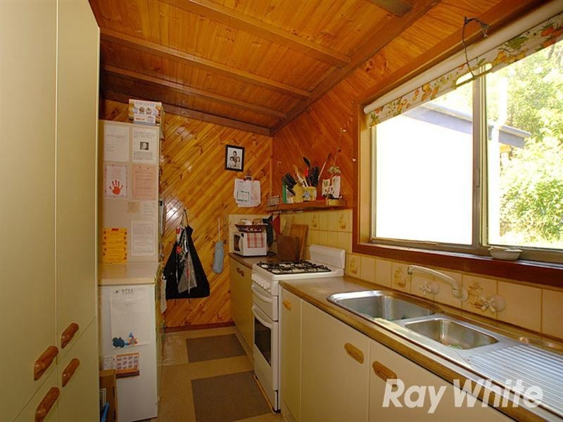 8 Mercia Avenue, The Basin VIC 3154