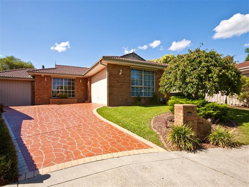 6 St Helena Place, Rowville VIC 3178