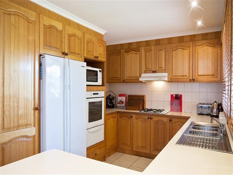 6 St Helena Place, Rowville VIC 3178