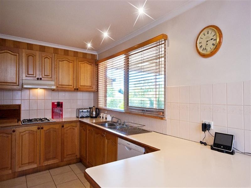 6 St Helena Place, Rowville VIC 3178