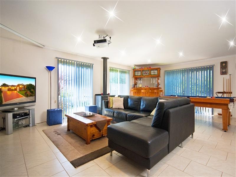 6 St Helena Place, Rowville VIC 3178