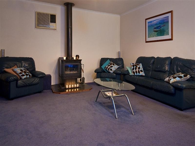 6 St Helena Place, Rowville VIC 3178