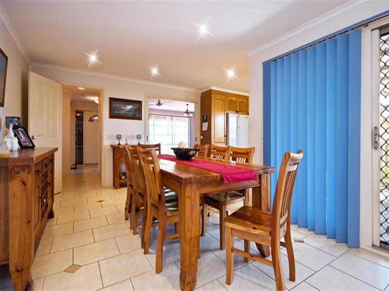 6 St Helena Place, Rowville VIC 3178