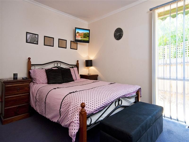 6 St Helena Place, Rowville VIC 3178