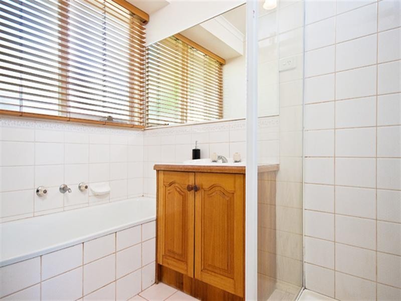 6 St Helena Place, Rowville VIC 3178